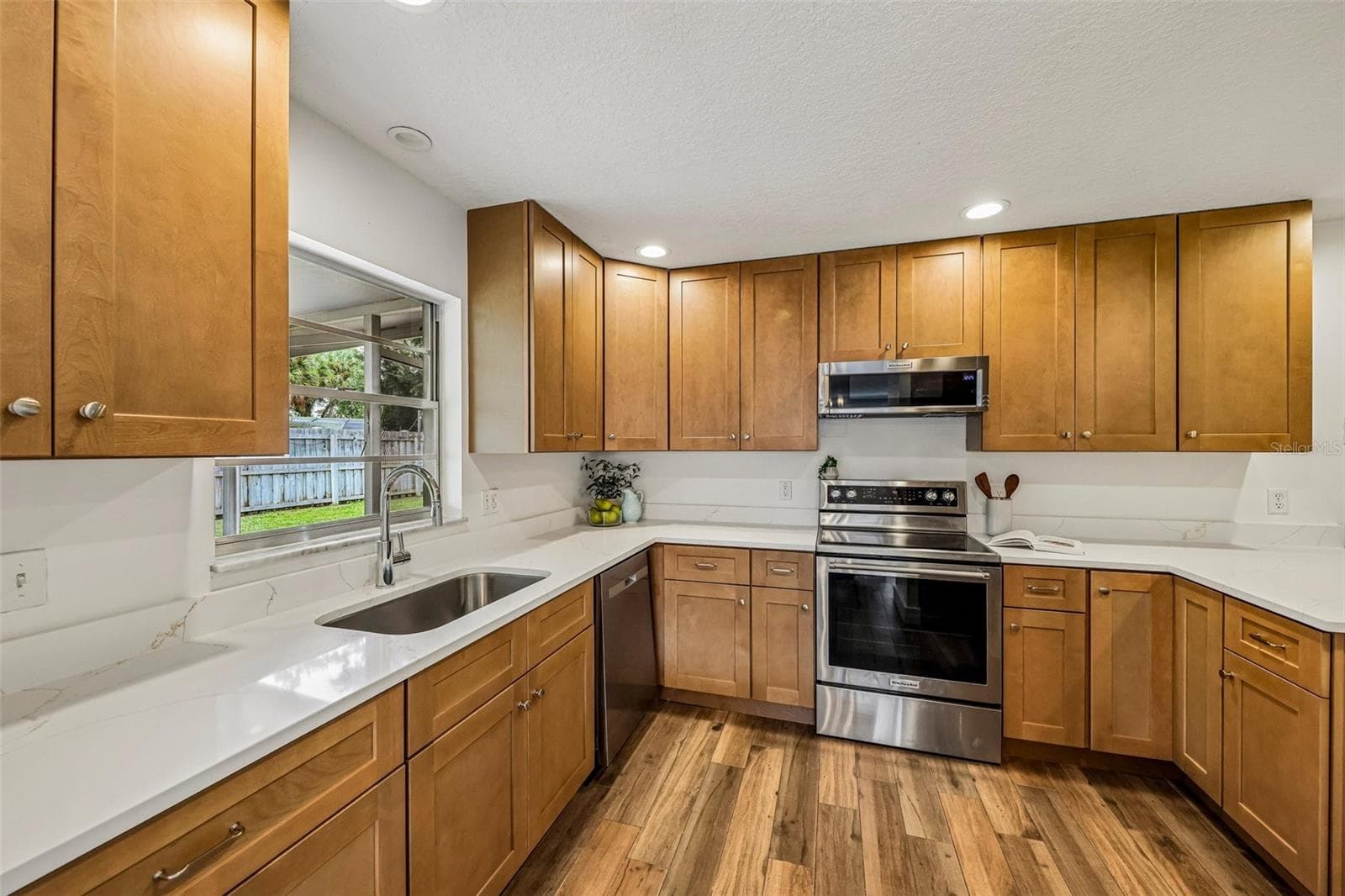Updated kitchen - 1519 GLASTONBERRY RD, MAITLAND