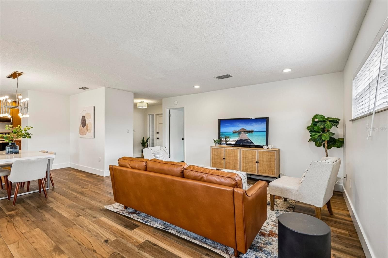 Dining room opens to family room - 1519 GLASTONBERRY RD, MAITLAND