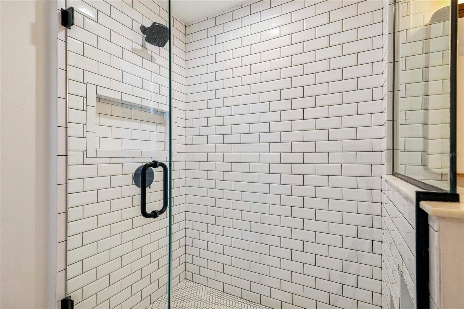 Floor to ceiling tile in primary bathroom - 1519 GLASTONBERRY RD, MAITLAND