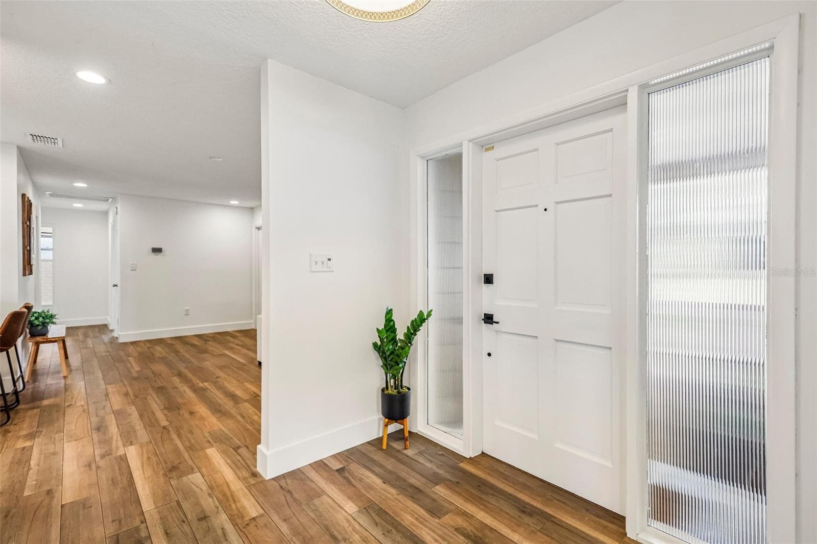 Front door entryway - 1519 GLASTONBERRY RD, MAITLAND