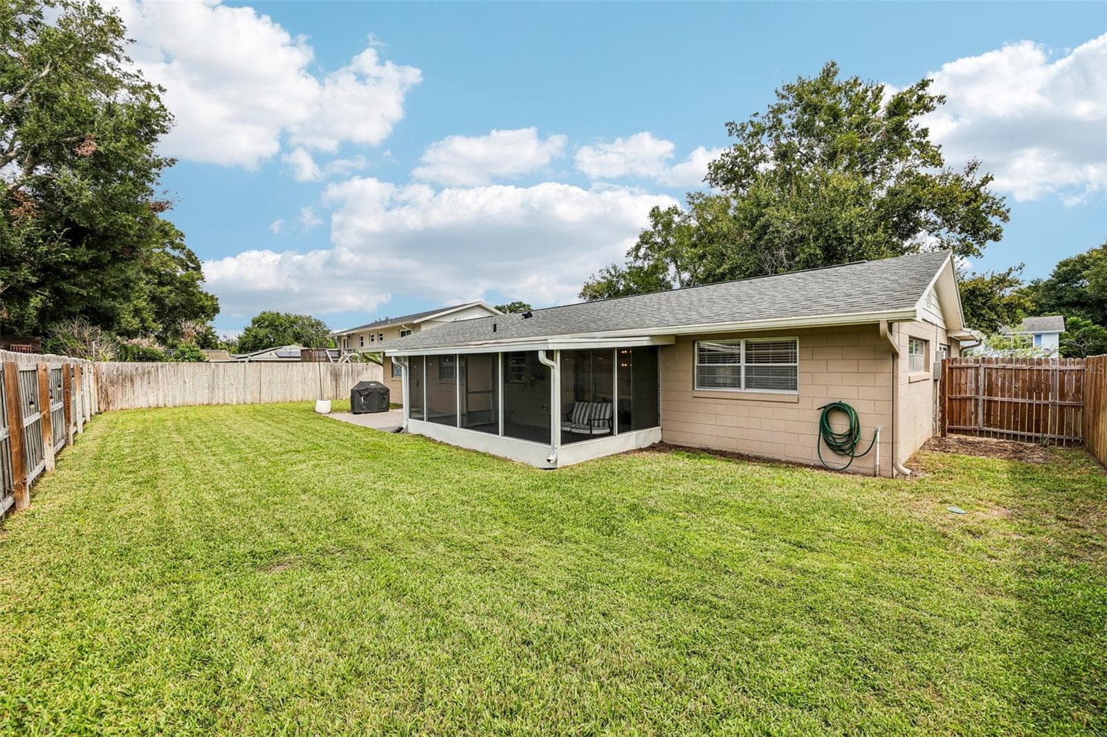 Generously sized yard - 1519 GLASTONBERRY RD, MAITLAND