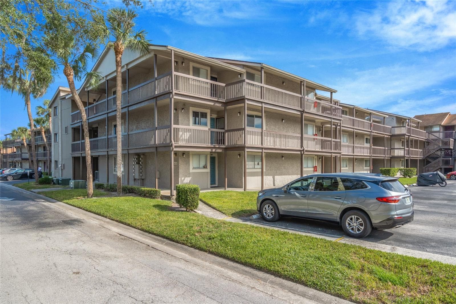6308 NEWTOWN CIR #8C1