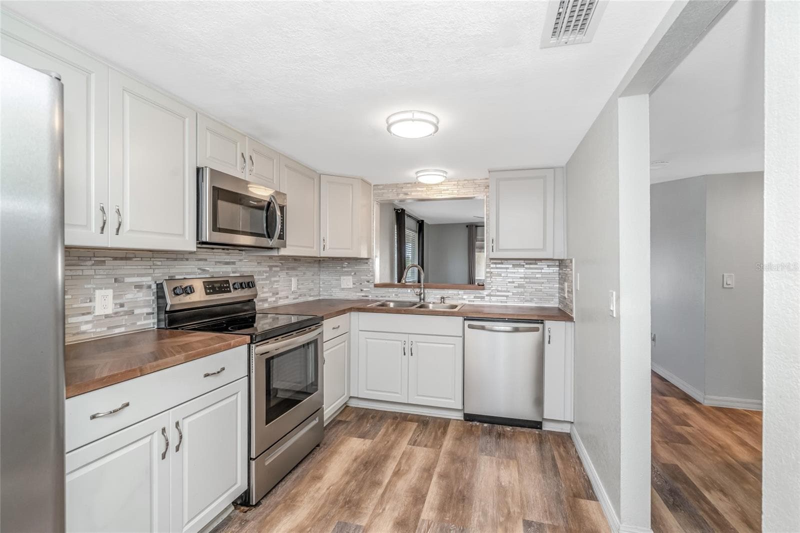 Condominium at 6308 NEWTOWN CIR #8C1, TAMPA, photo 5 of 39