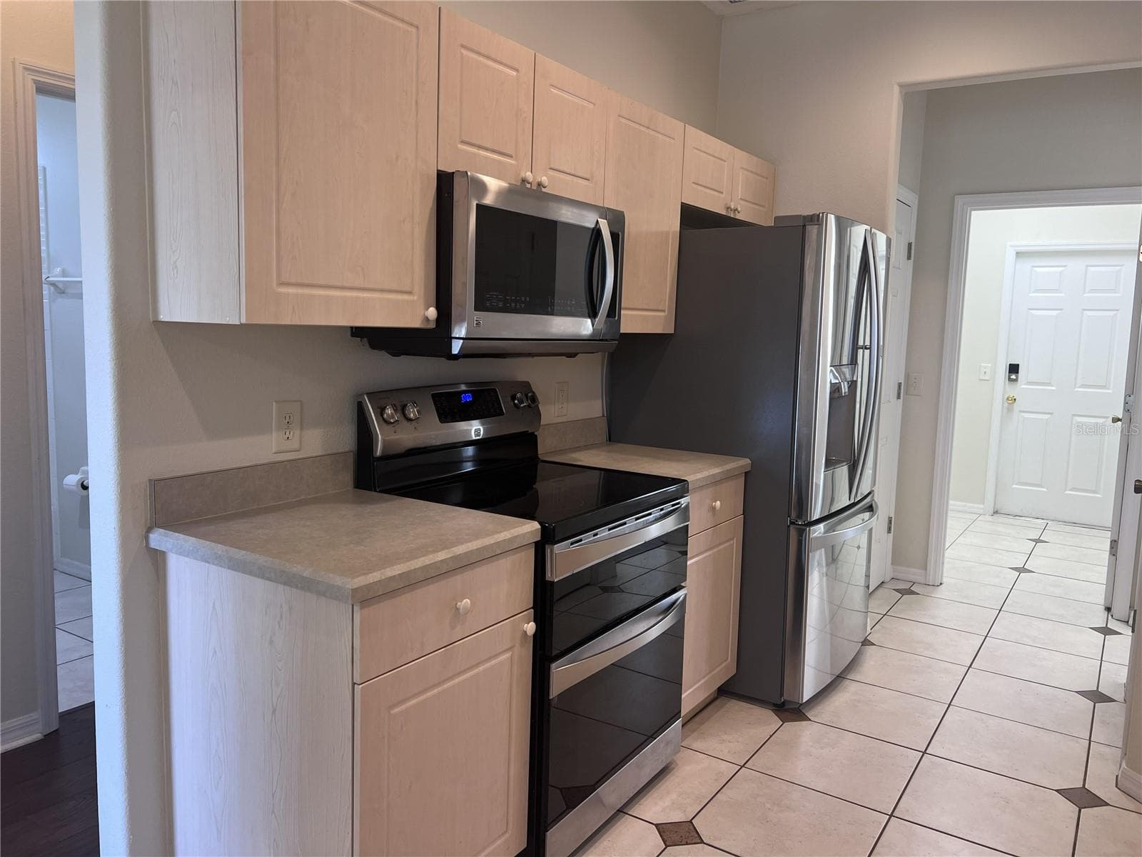 Single Family Residence at 13500 BISCAYNE DR, GRAND ISLAND, photo 7 of 16