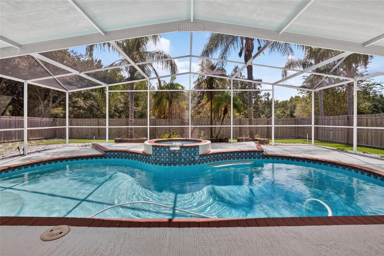 Private enclosed pool - 9110 ROCKROSE DR, TAMPA