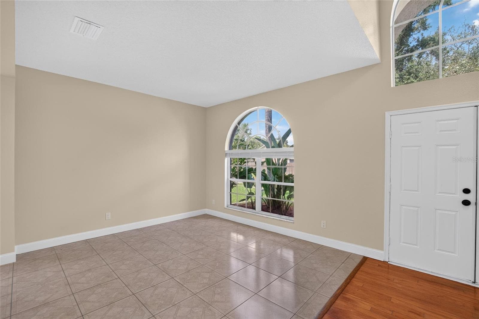 Single Family Residence at 9110 ROCKROSE DR, TAMPA, photo 6 of 66