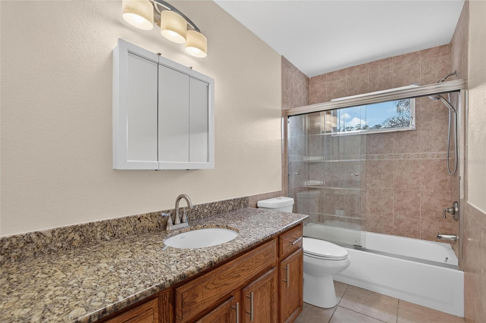 upstairs bathroom - 9110 ROCKROSE DR, TAMPA