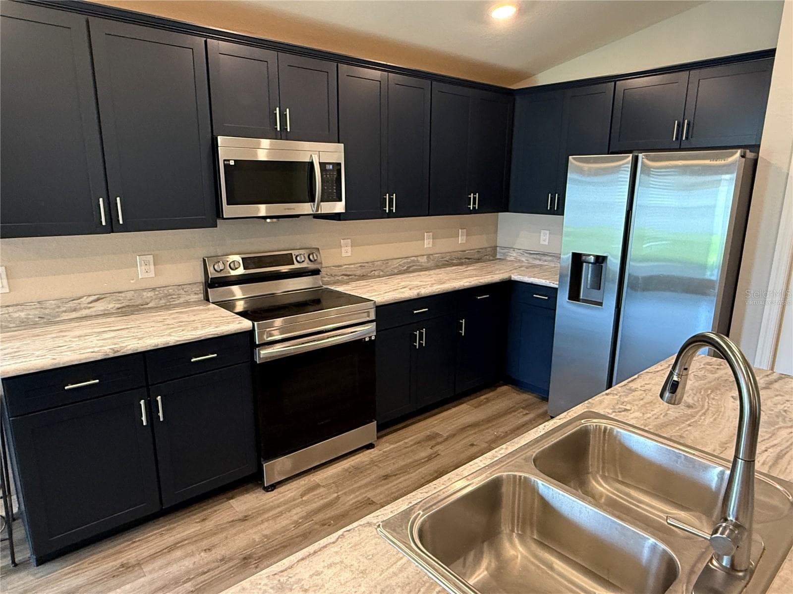 virtually staged - 1923 GOLDEN BEAK DR, EAGLE LAKE