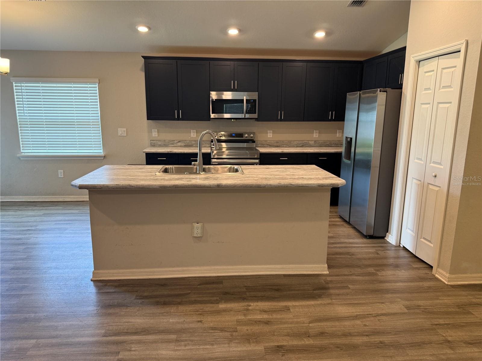 virtually staged - 1923 GOLDEN BEAK DR, EAGLE LAKE