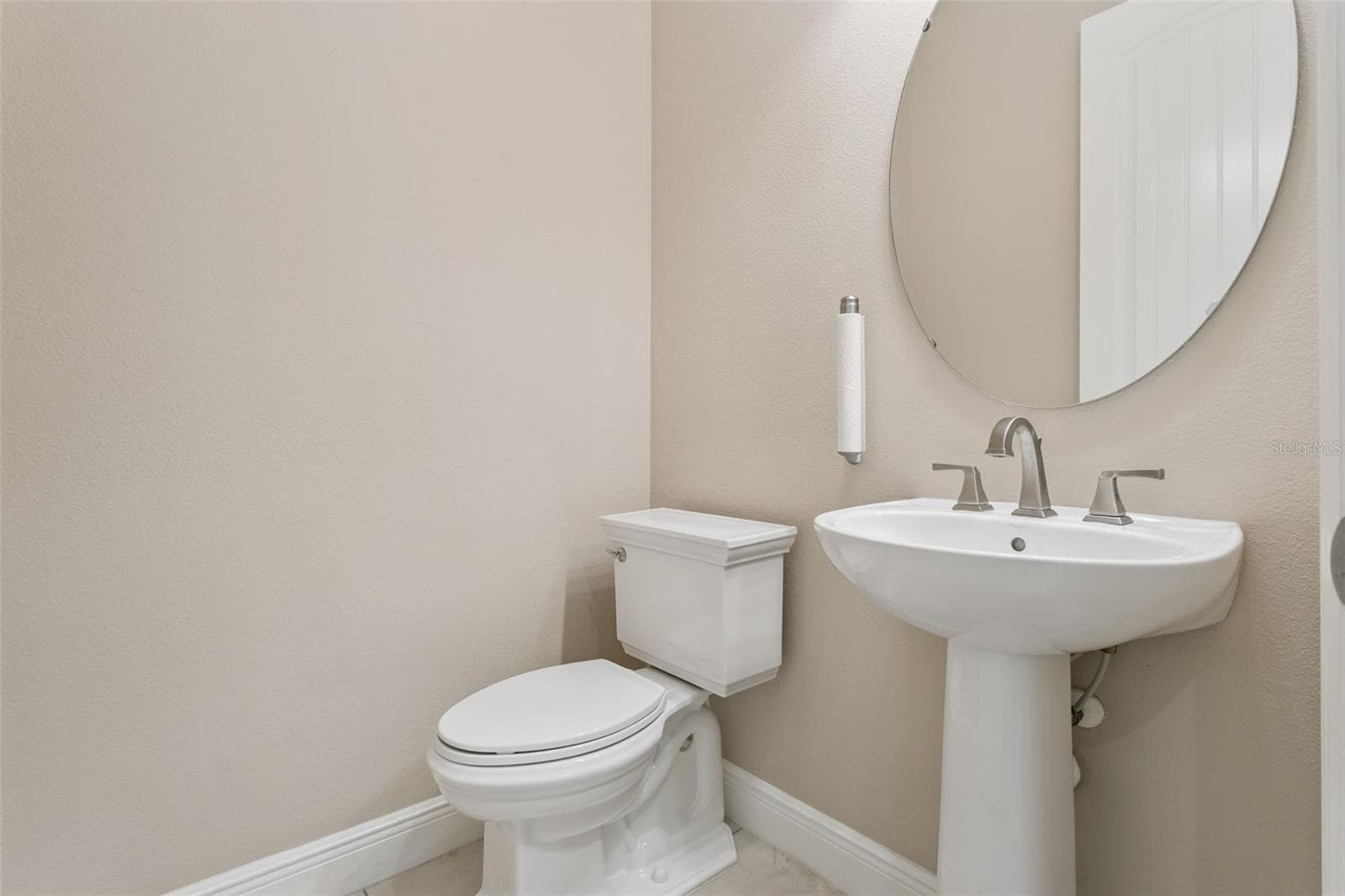 Half Bath - 290 SILVER MAPLE RD, GROVELAND