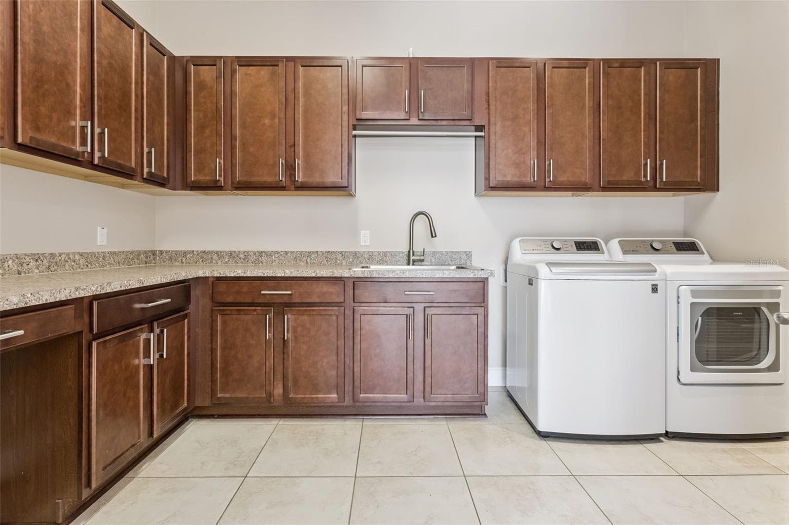 Laundry Room - 290 SILVER MAPLE RD, GROVELAND