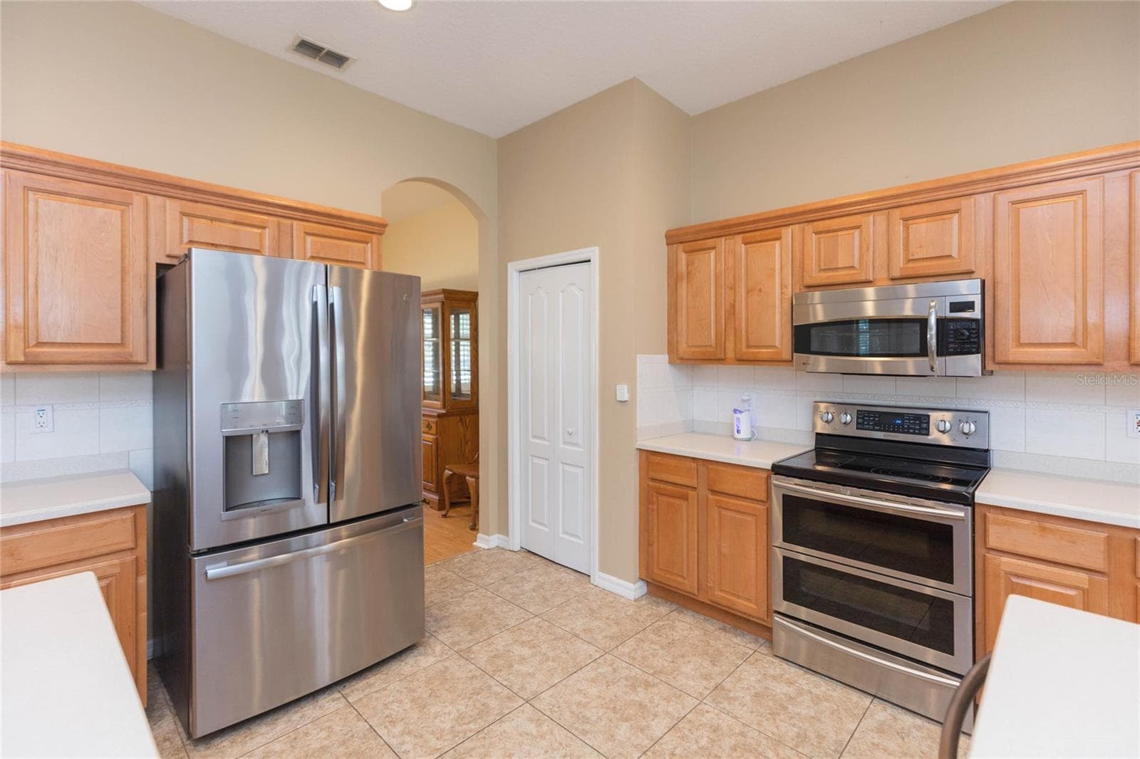 Single Family Residence at 11730 LAKEVIEW DR, NEW PORT RICHEY, photo 4 of 57