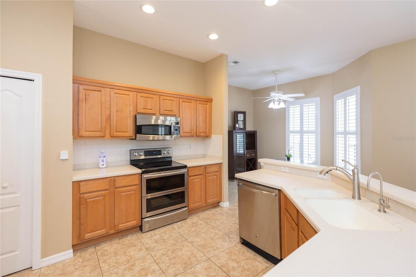 Single Family Residence at 11730 LAKEVIEW DR, NEW PORT RICHEY, photo 5 of 57