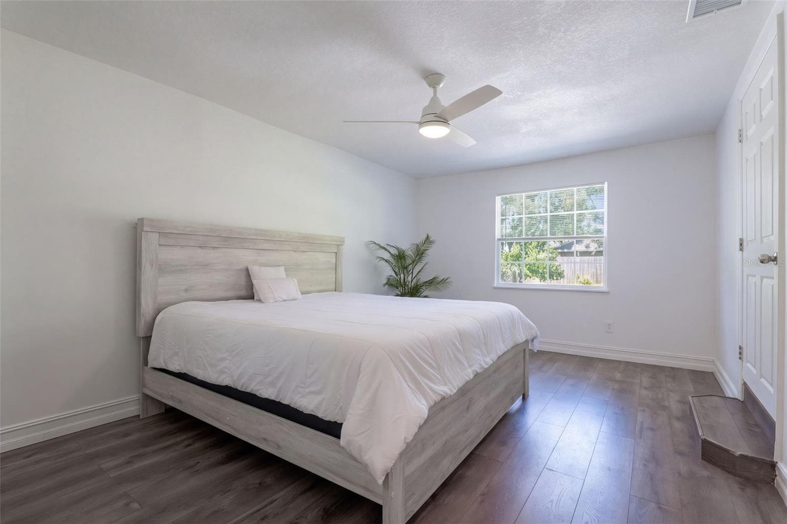 Master Bedroom - 526 E JESSUP AVE, LONGWOOD