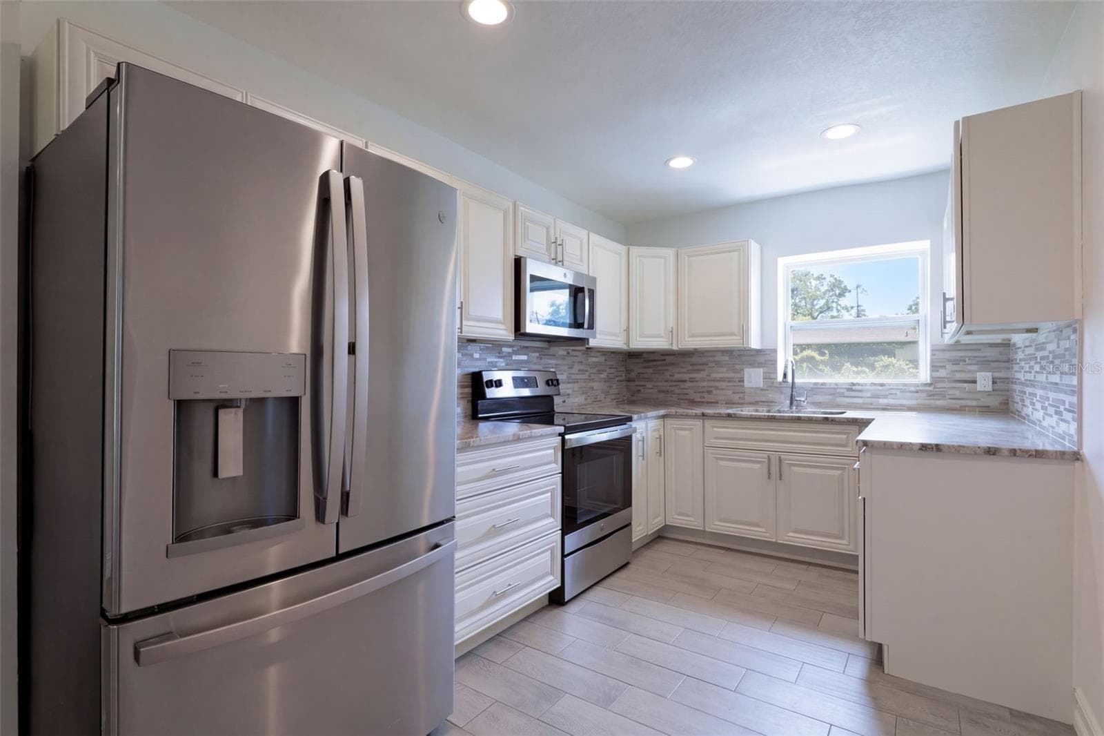 Updated Kitchen with Stainless steel appliances - 526 E JESSUP AVE, LONGWOOD