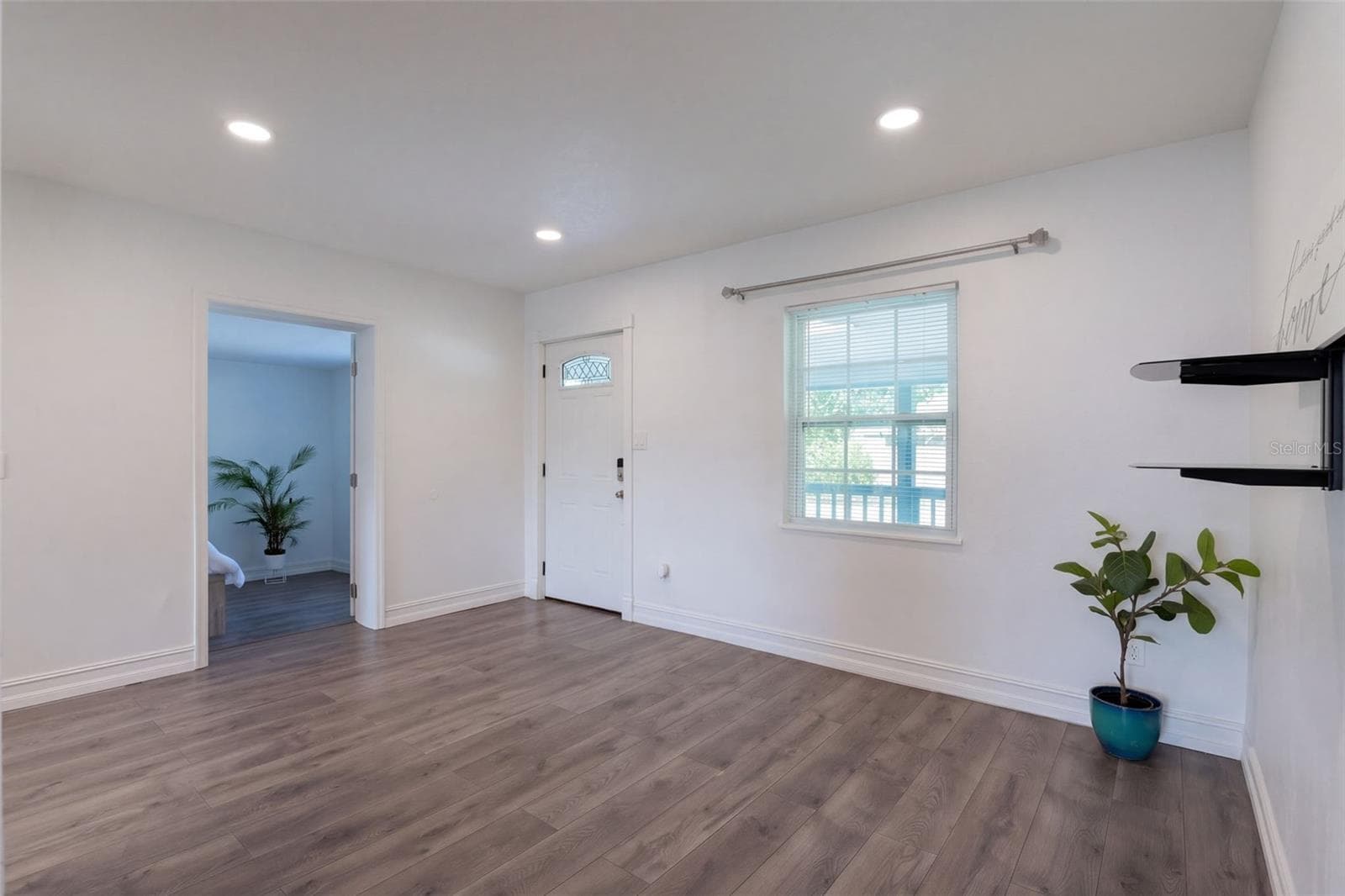 Living Room Area - 526 E JESSUP AVE, LONGWOOD