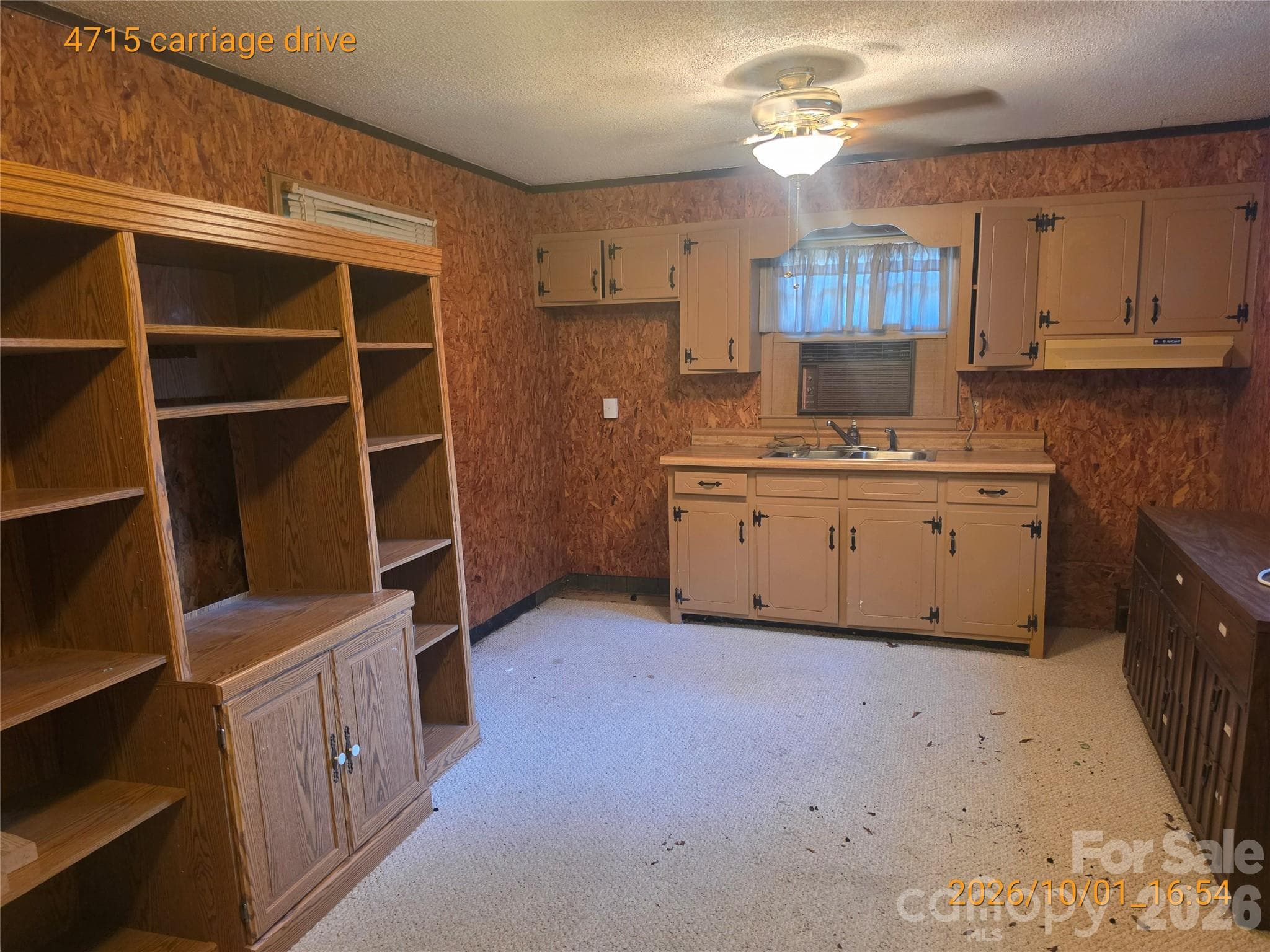 Single Family Residence at 4715 Carriage Drive Circle, Charlotte, photo 2 of 16