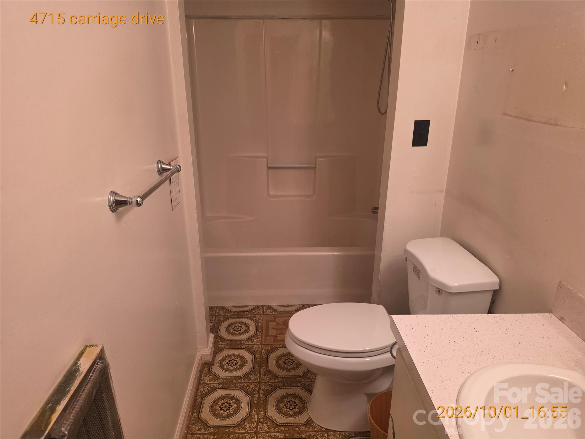 Single Family Residence at 4715 Carriage Drive Circle, Charlotte, photo 5 of 16