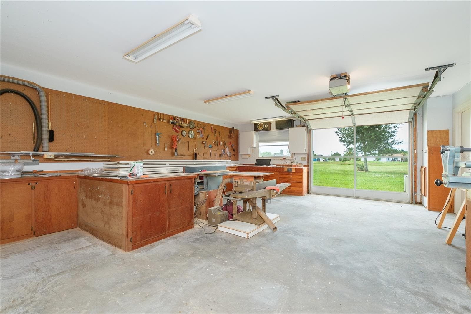 Workshop with 1 car garage - 114 CADDY RD, ROTONDA WEST