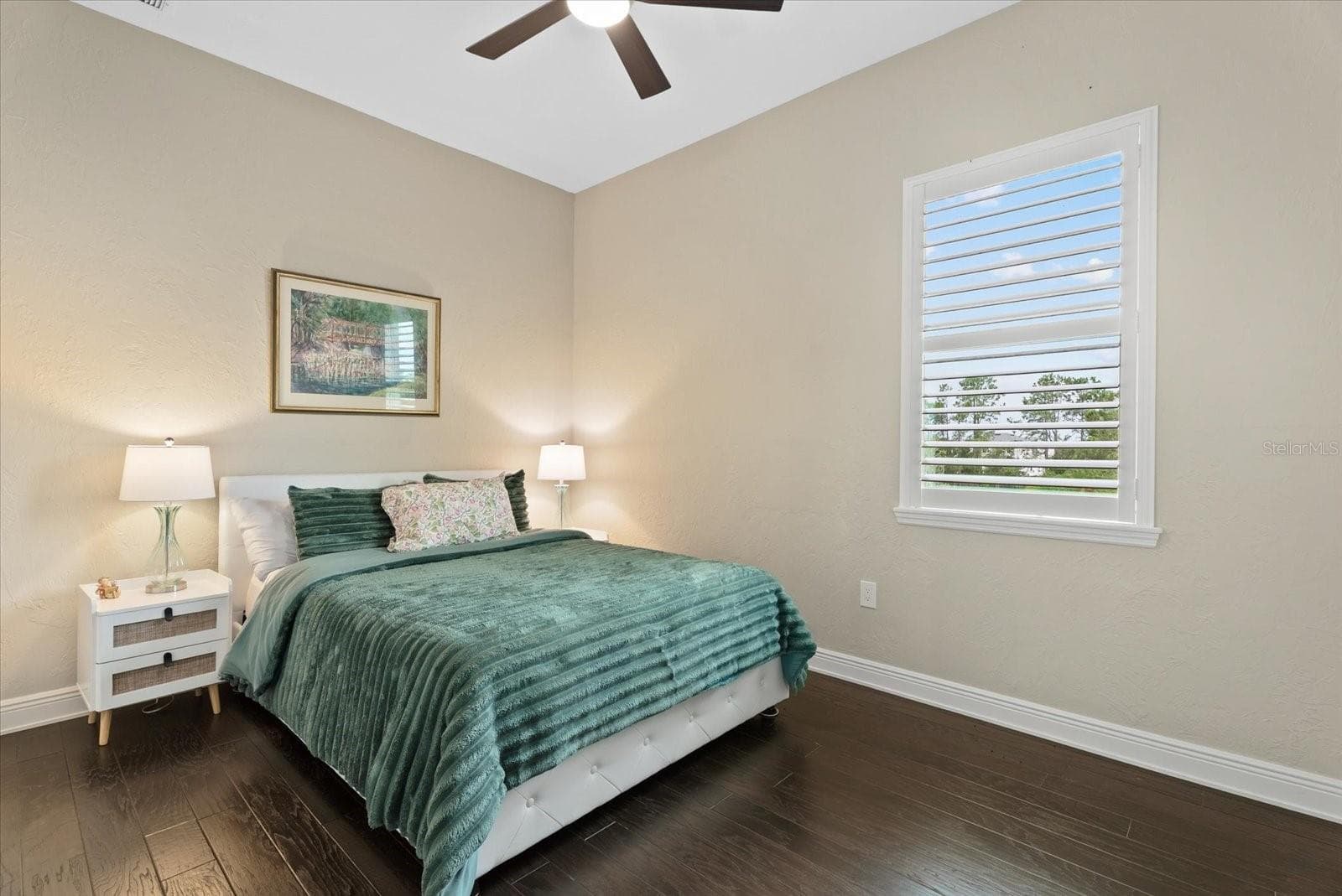 Bedroom three offers hardwood floors,built-in closets and access to the Jack and Jill bathroom - 520 RYE RD NE, BRADENTON