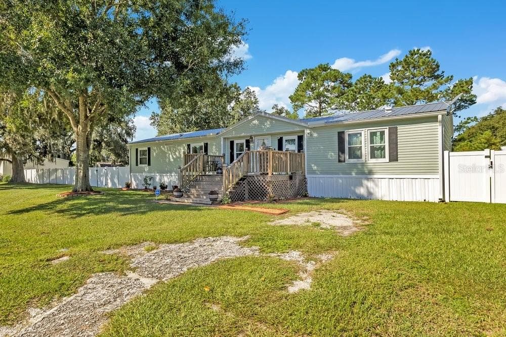 Front view - 3688 PIONEER TRAILS BLVD E, LAKELAND