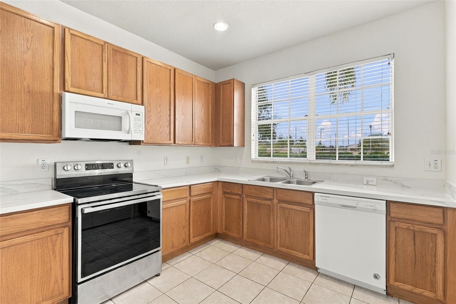 Kitchen - 4994 TOWN TER N, KISSIMMEE