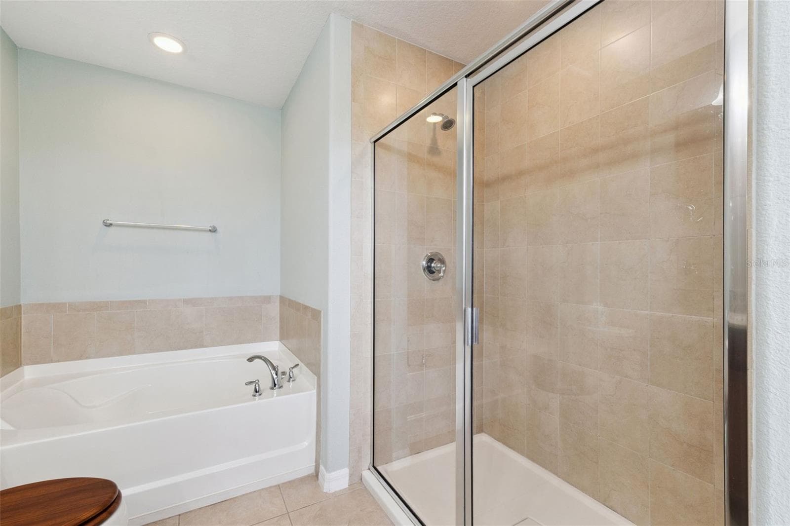 Separate Walk-in Shower and Soaking Tub - 1436 WINTER WHARF LN, WINTER SPRINGS
