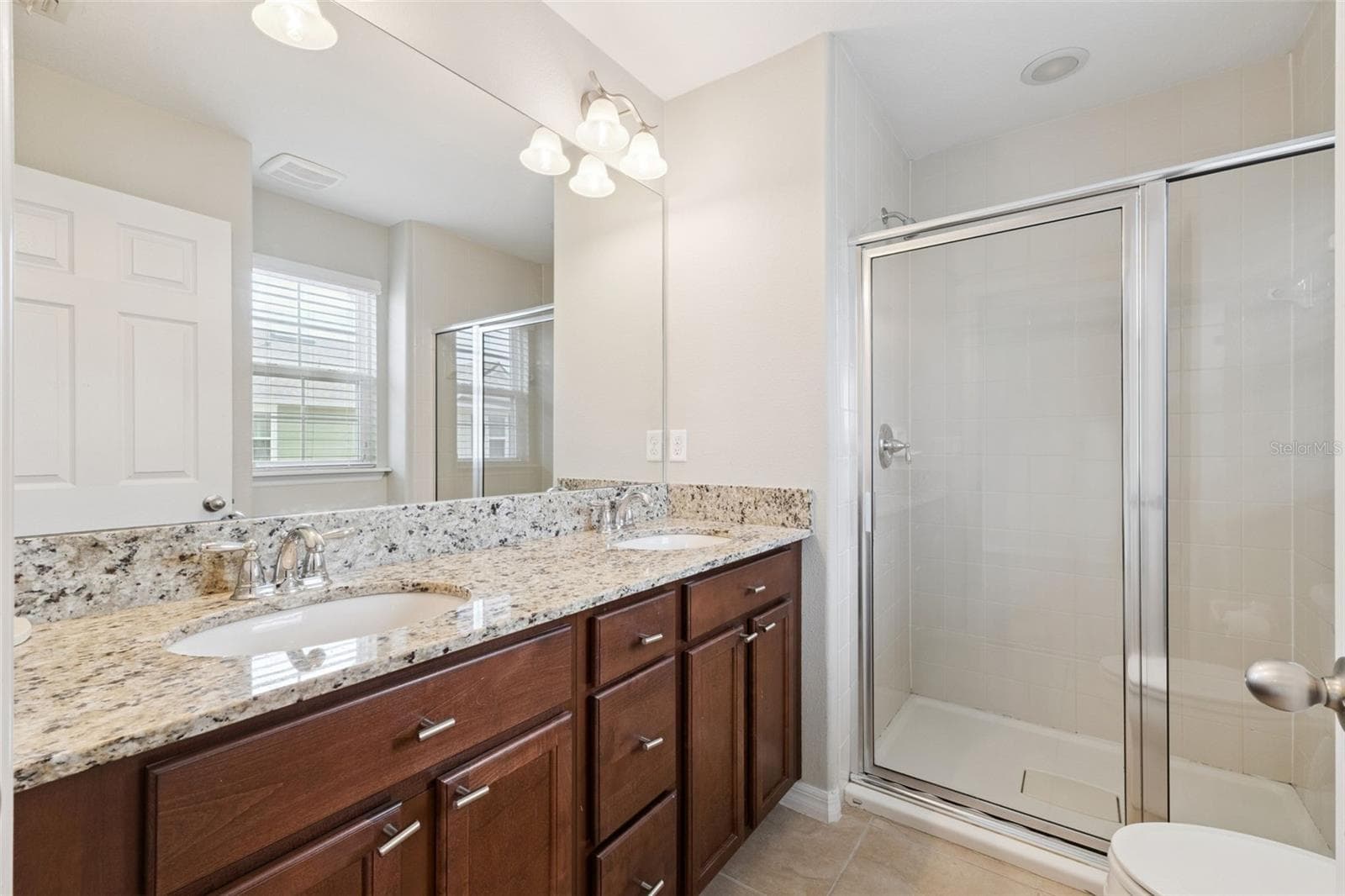 Secondary Bath with Double Vanity and Shower - 1436 WINTER WHARF LN, WINTER SPRINGS