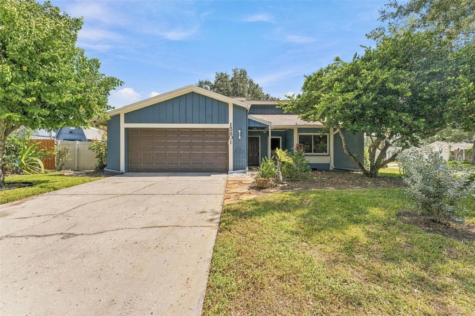 15801 COUNTRY LAKE DR