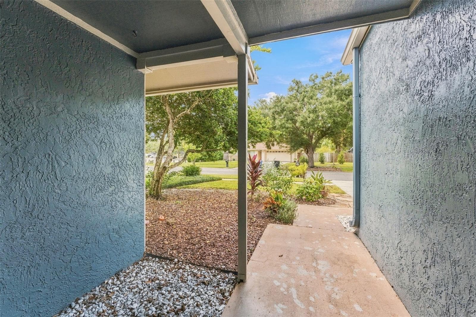 Single Family Residence at 15801 COUNTRY LAKE DR, TAMPA, photo 5 of 50