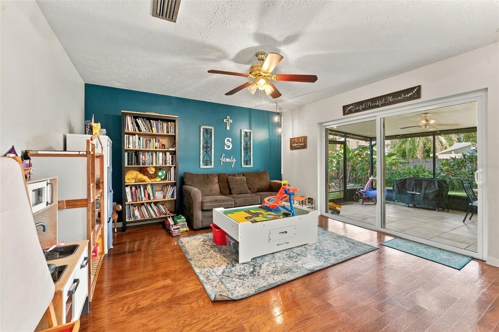 Single Family Residence at 15801 COUNTRY LAKE DR, TAMPA, photo 13 of 50