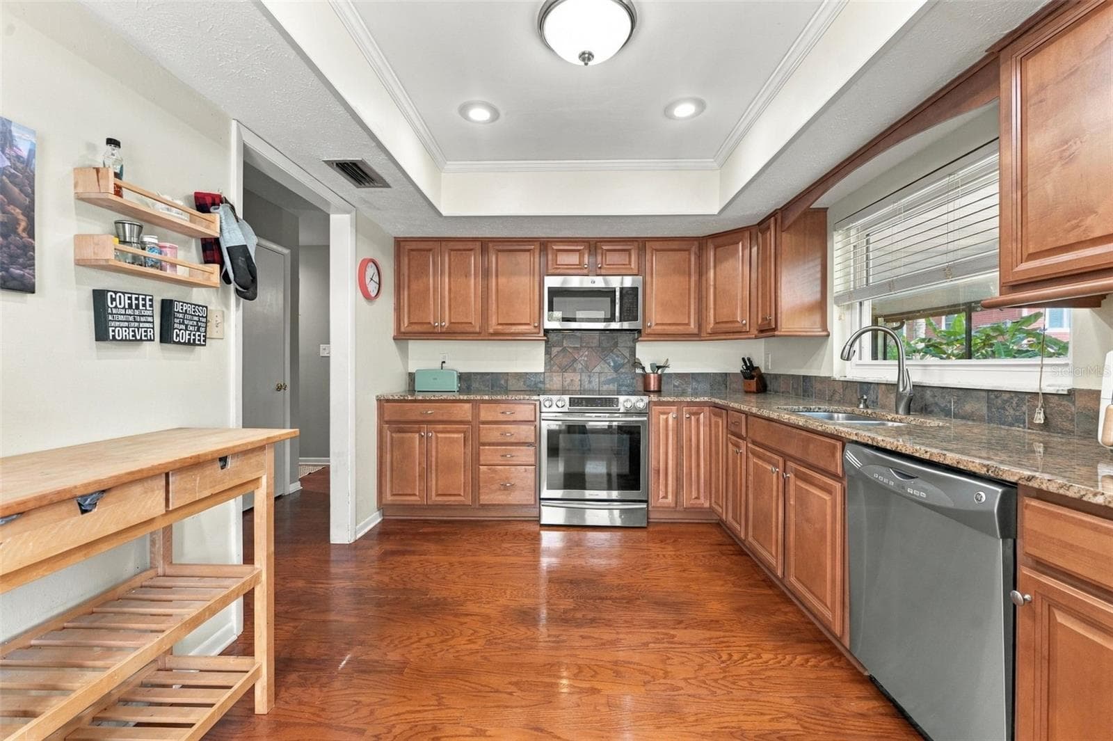Single Family Residence at 15801 COUNTRY LAKE DR, TAMPA, photo 17 of 50