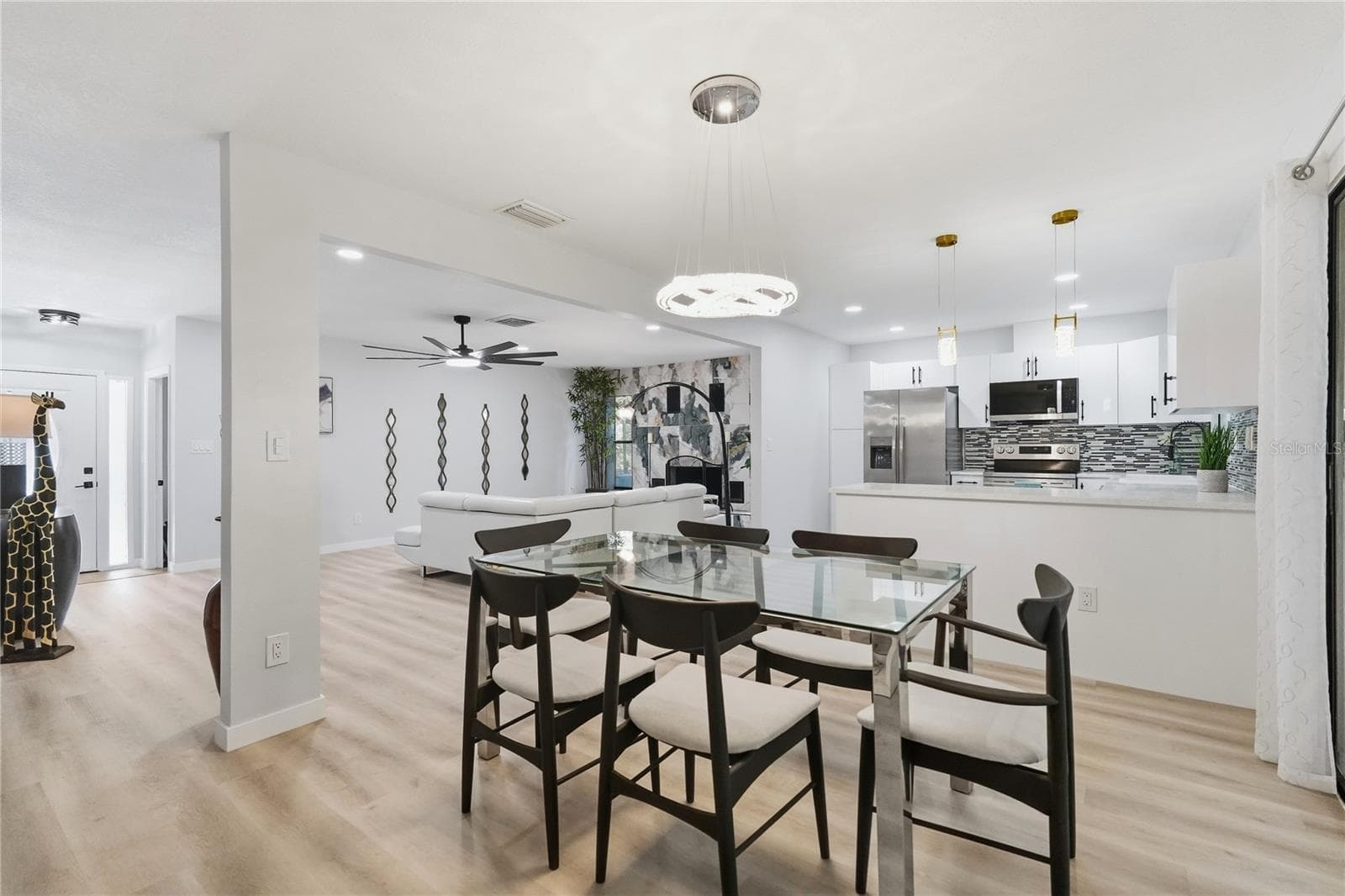 Dining Area is Open and Spacious - 1721 DORCHESTER RD, CLEARWATER