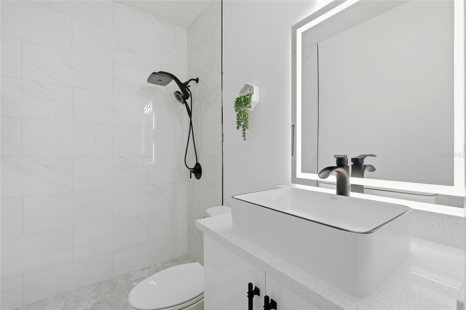 In-Law En-Suite Bathroom with Shower - 1721 DORCHESTER RD, CLEARWATER