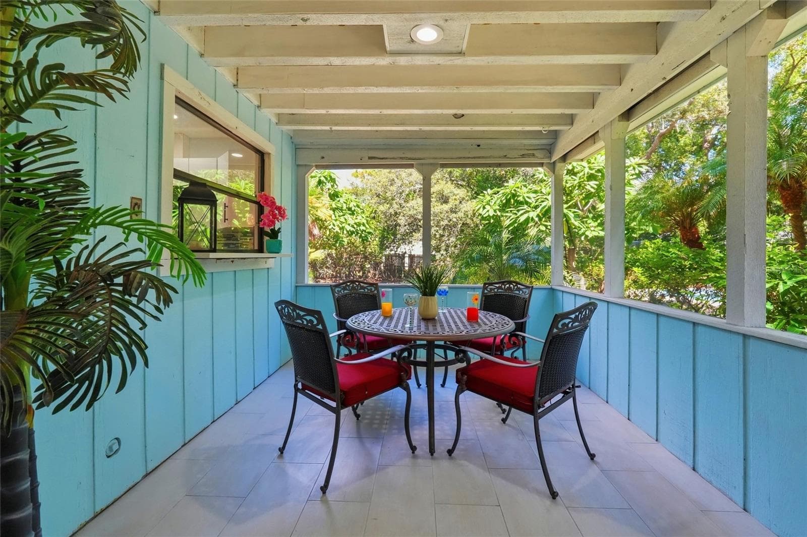 Spectacular Indoor/Outdoor Living! - 1721 DORCHESTER RD, CLEARWATER
