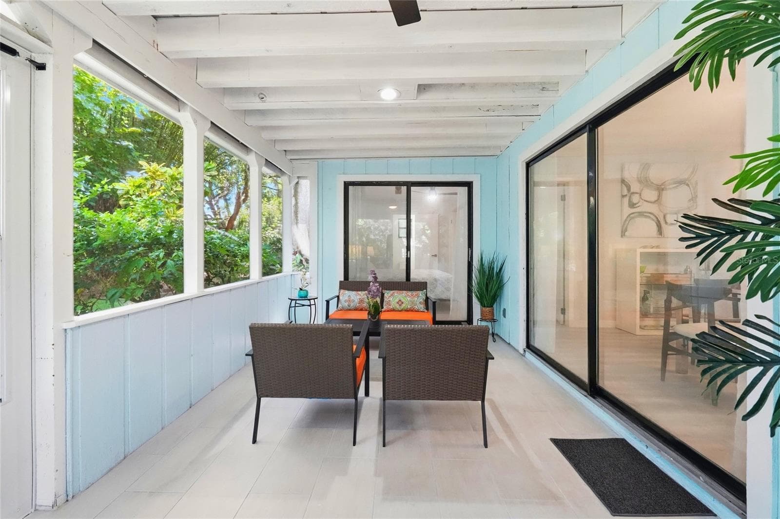 Spectacular Indoor/Outdoor Living! - 1721 DORCHESTER RD, CLEARWATER