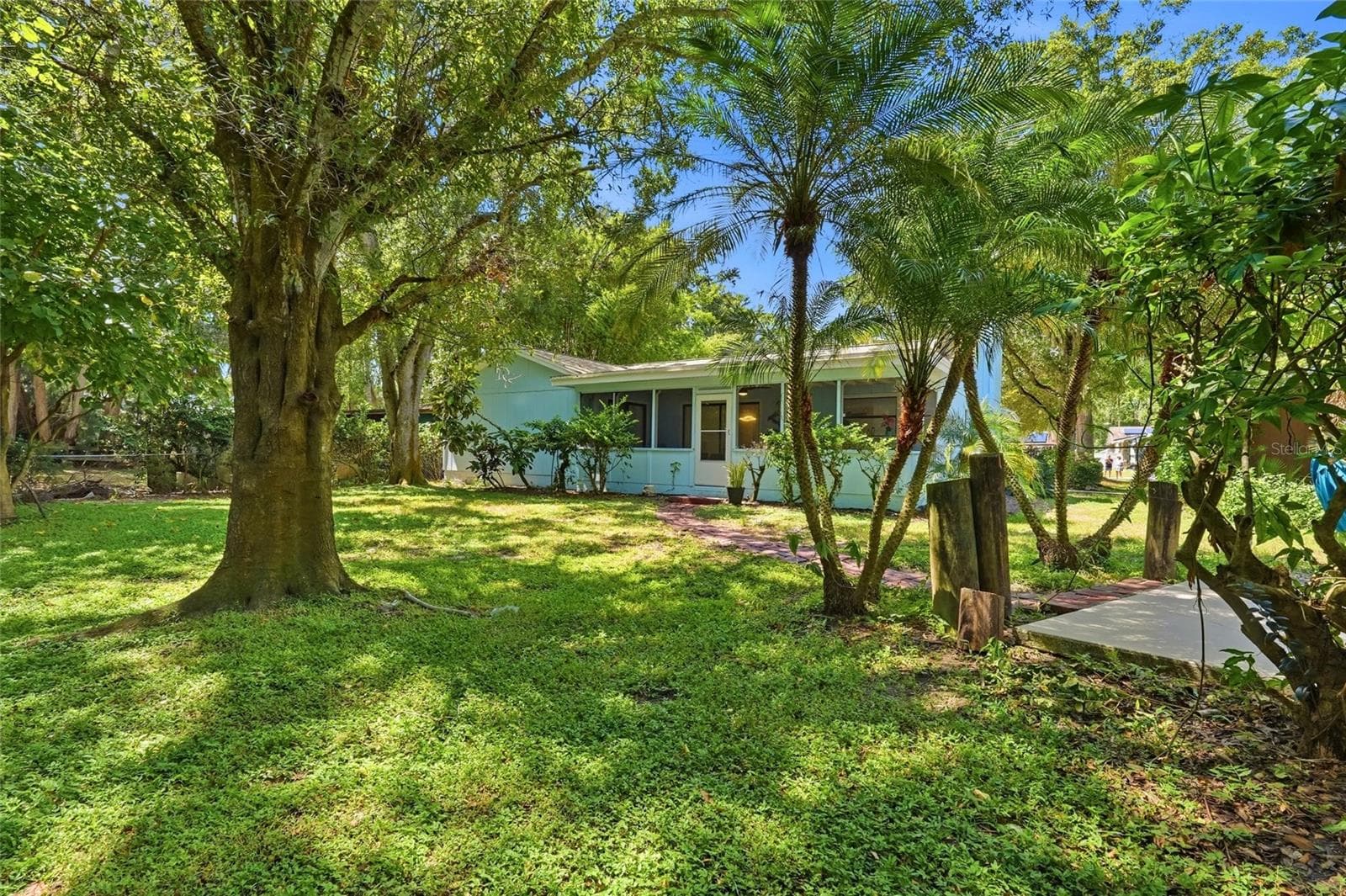 Lush, Tropical Landscaping Provides a Serene and Peaceful Setting! - 1721 DORCHESTER RD, CLEARWATER