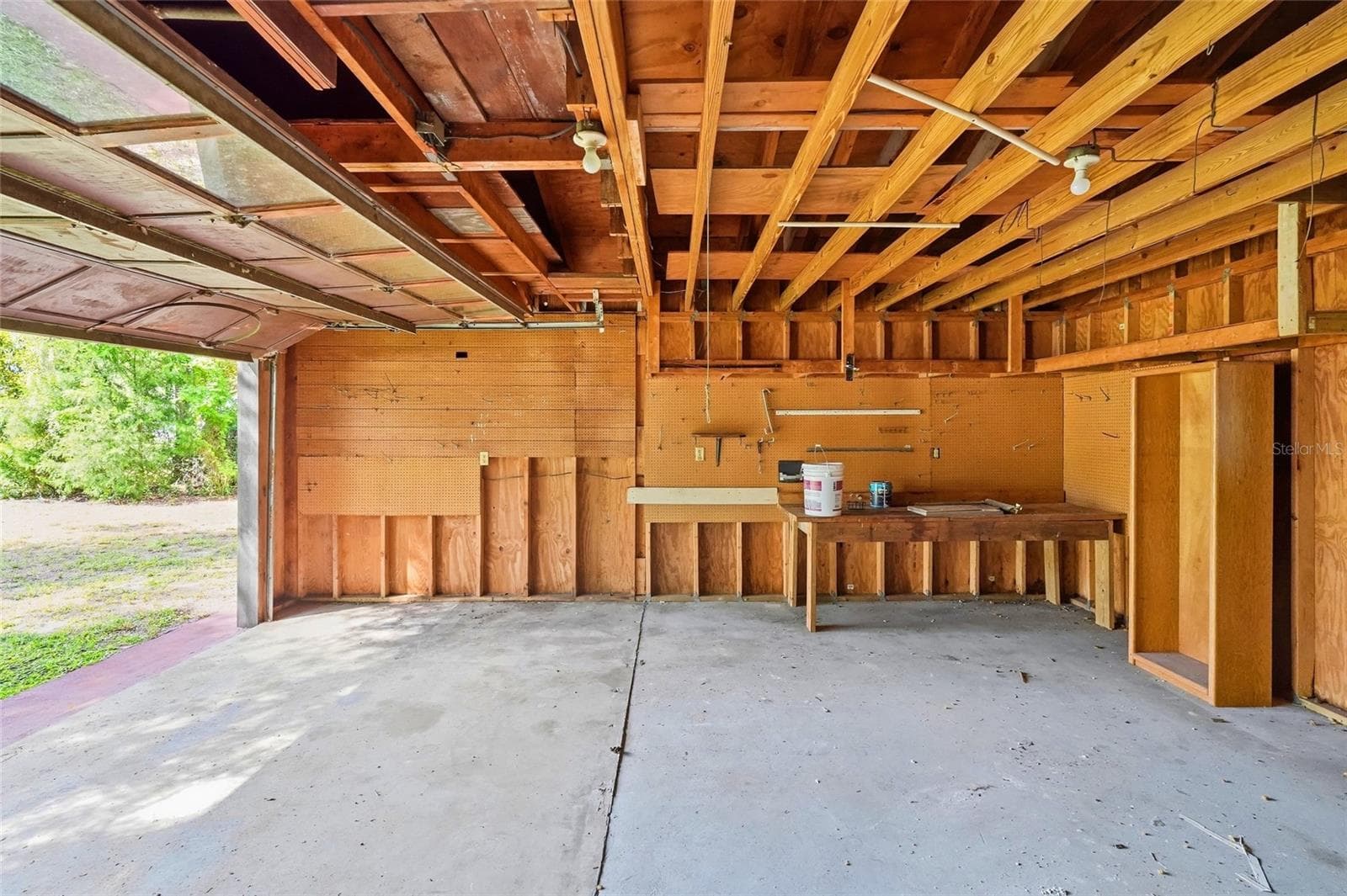 Many Possibilities to Customize Your Garage, or simply use for Storage! - 1721 DORCHESTER RD, CLEARWATER