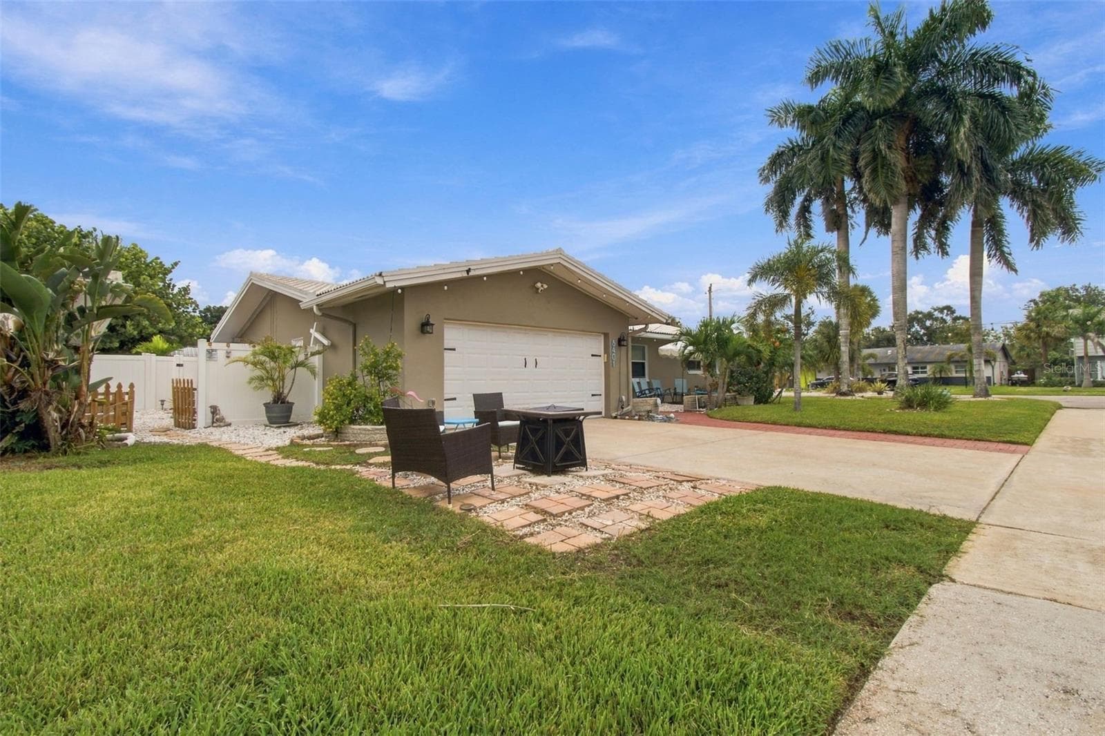 Single Family Residence at 8401 BOULDER PL, TAMPA, photo 2 of 28