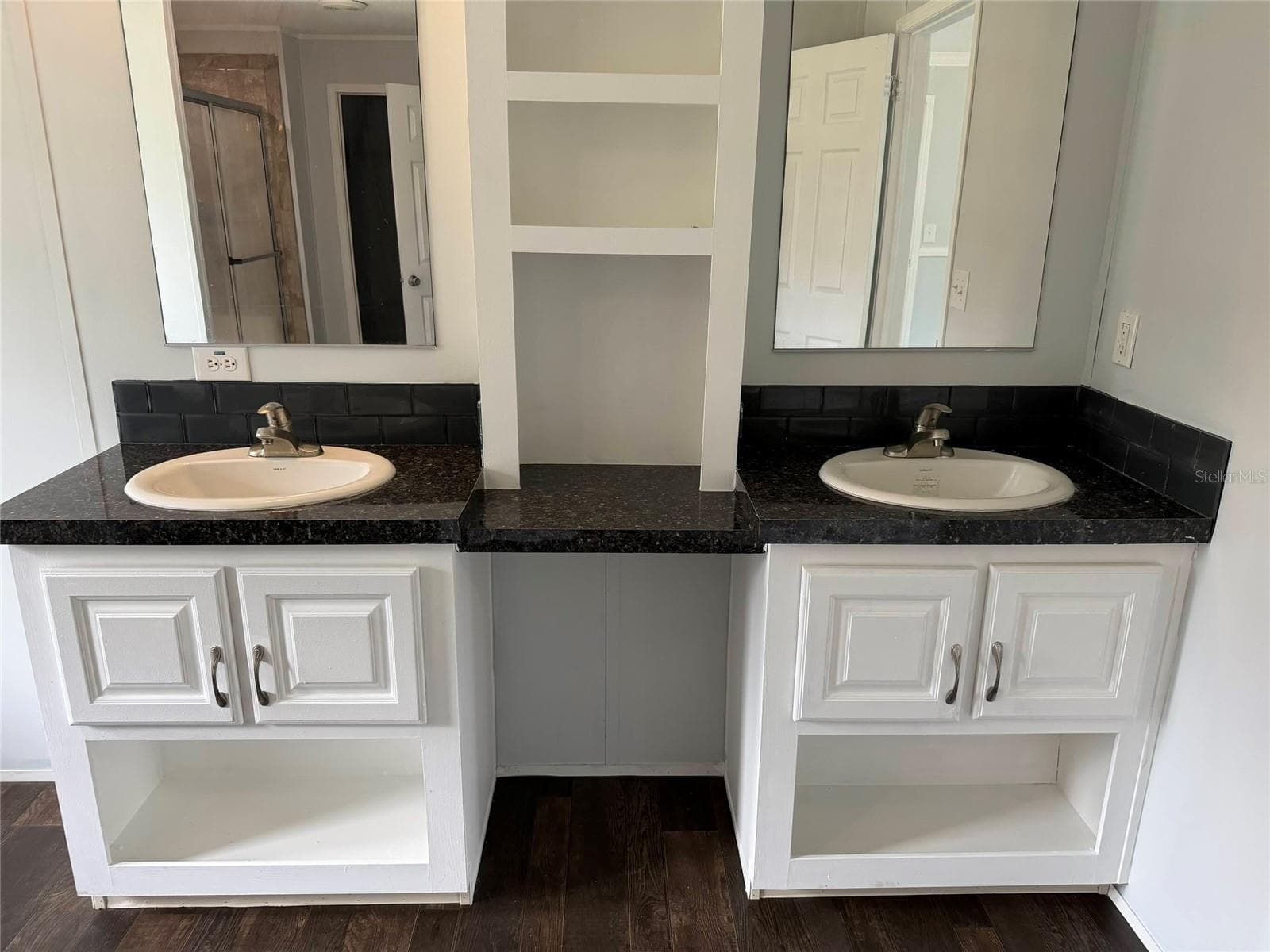 Primary bathroom - 2617 NW 58TH AVE, JENNINGS