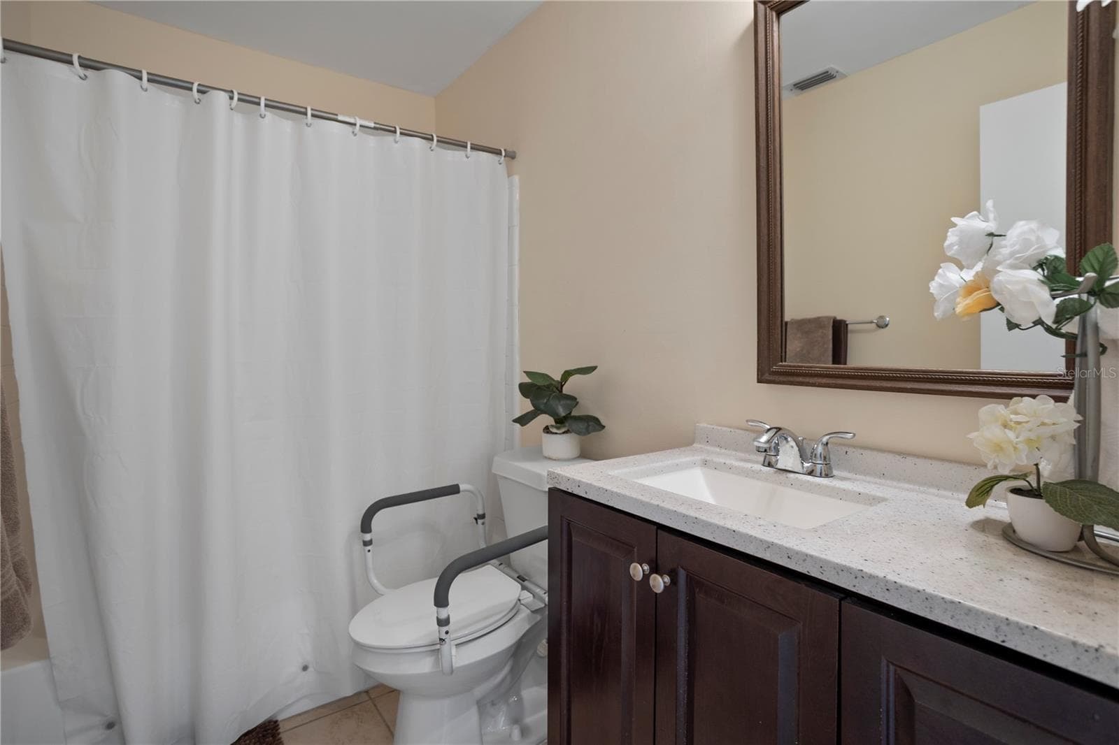 Hall Bathroom - 167 CLEAR LAKE CIR, SANFORD
