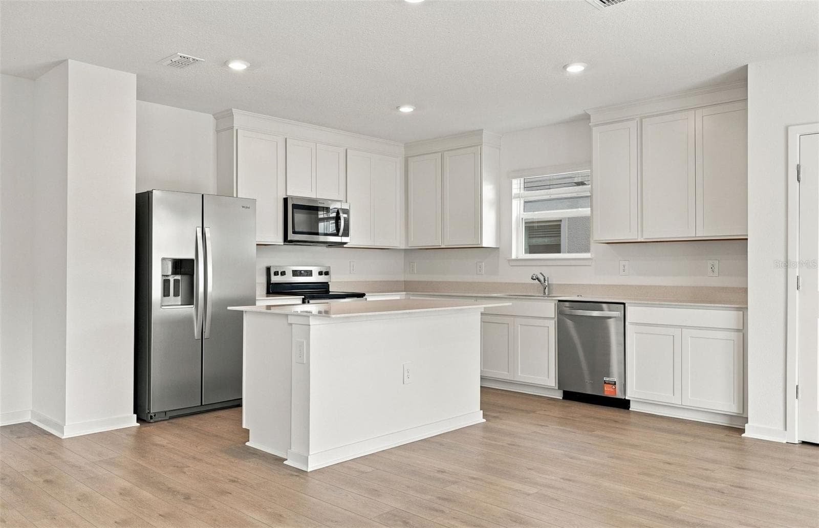 Stylish Kitchen - 1543 HARTRIDGE CT, LAKE ALFRED