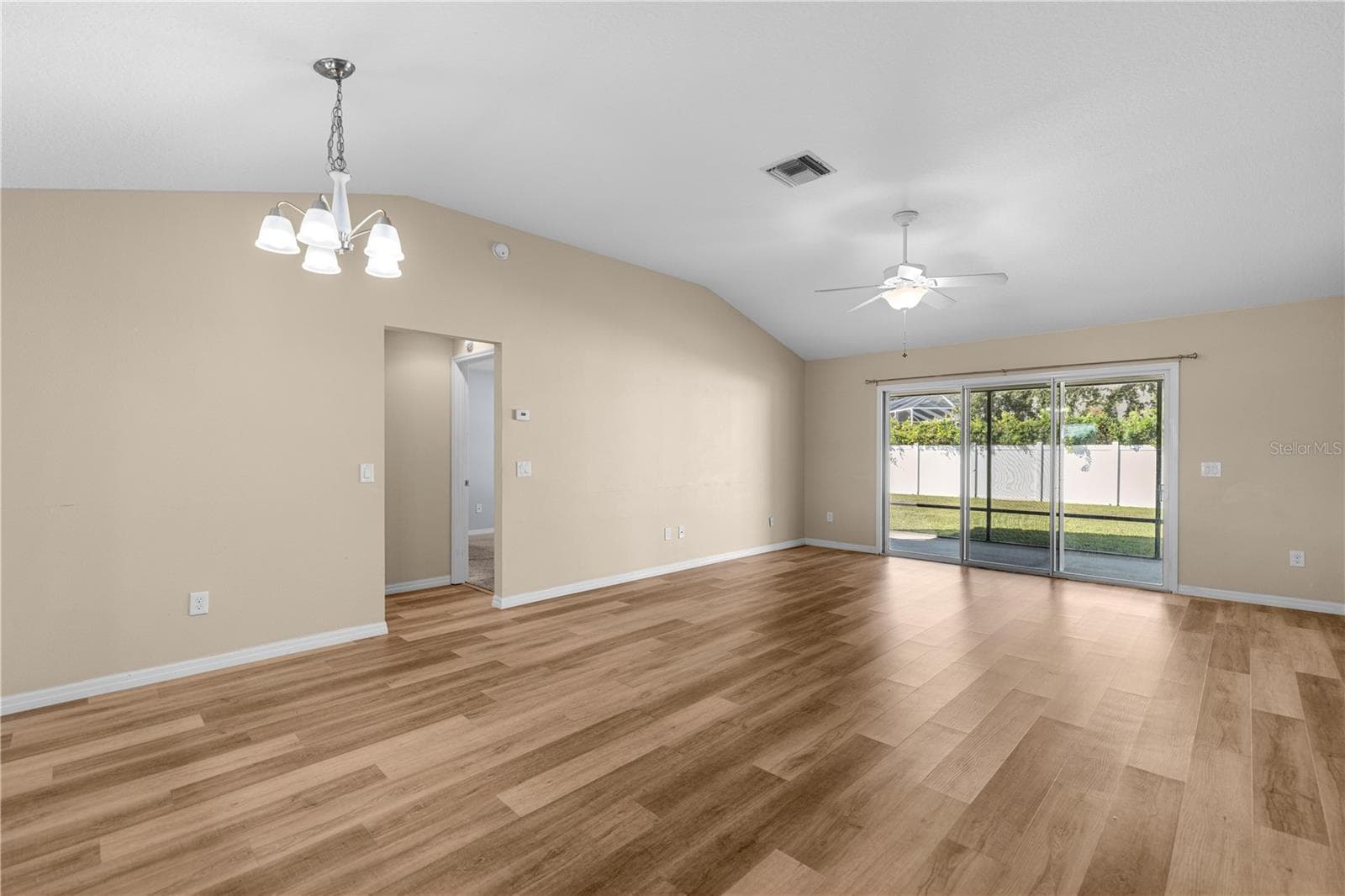 Open Living Area - 12166 NE 51ST CIR, OXFORD