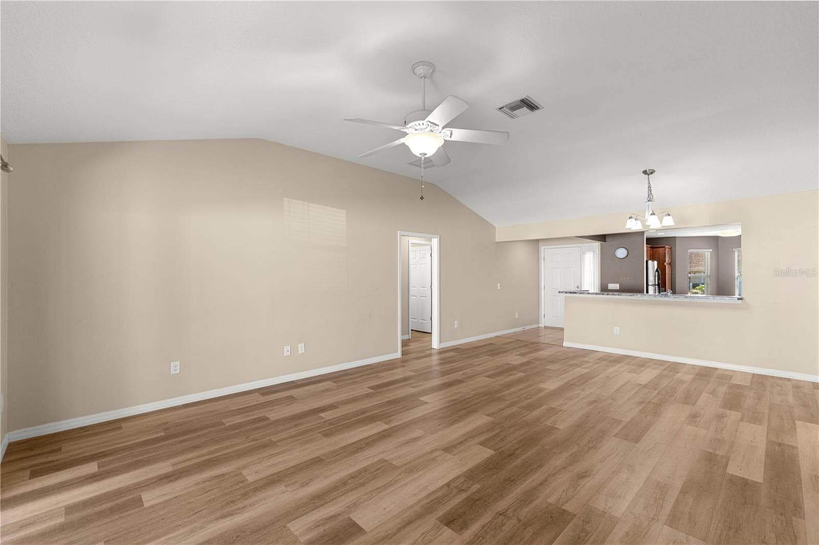 Open Living Area - 12166 NE 51ST CIR, OXFORD