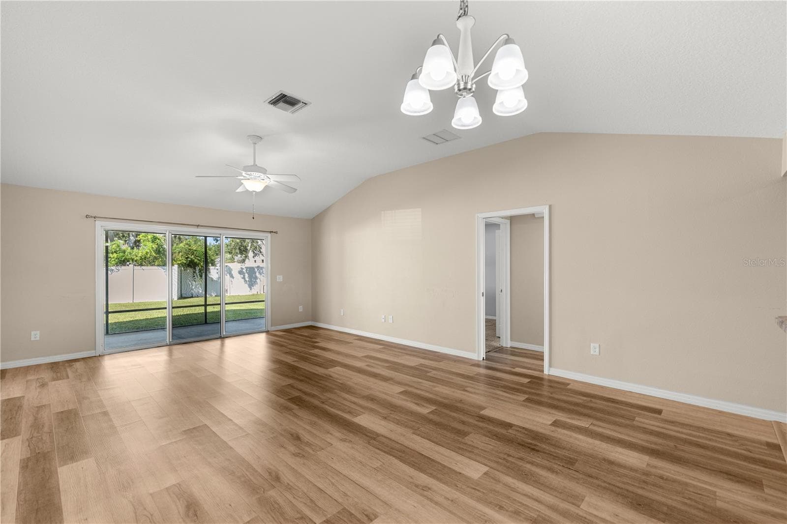 Open Living Area - 12166 NE 51ST CIR, OXFORD