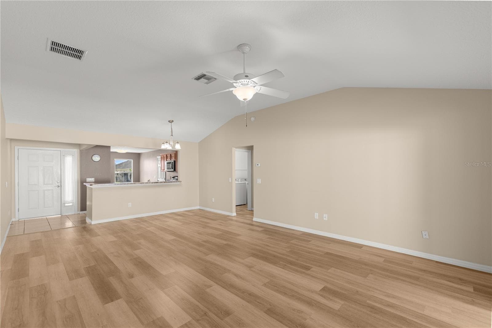 Open Living Area - 12166 NE 51ST CIR, OXFORD