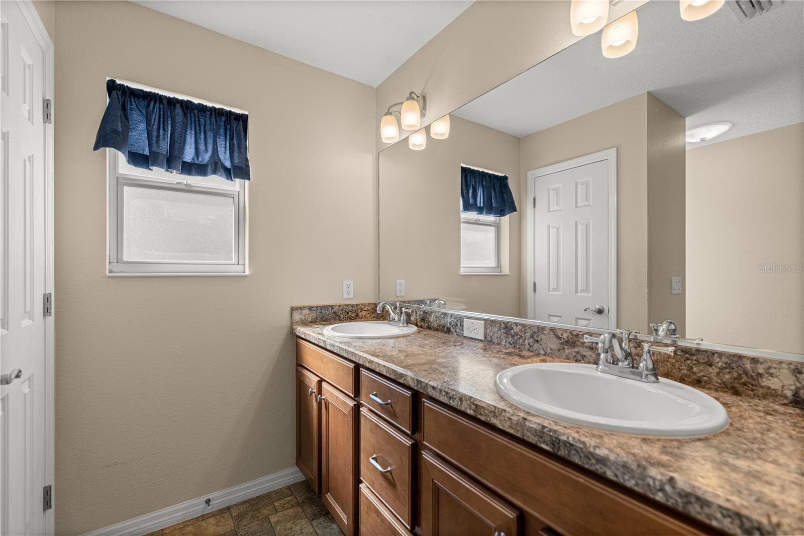 Primary En-Suite - 12166 NE 51ST CIR, OXFORD