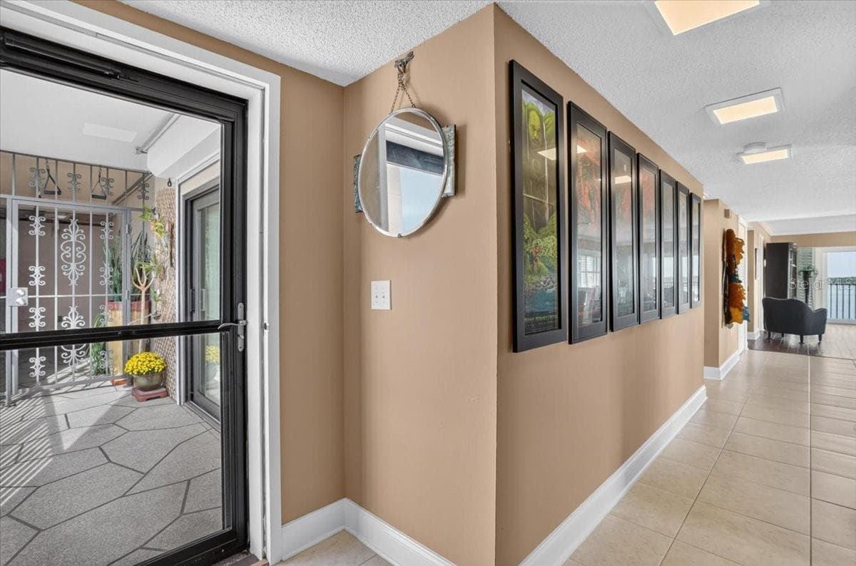 Entrance hallway - 7300 SUN ISLAND DR S #701, SOUTH PASADENA