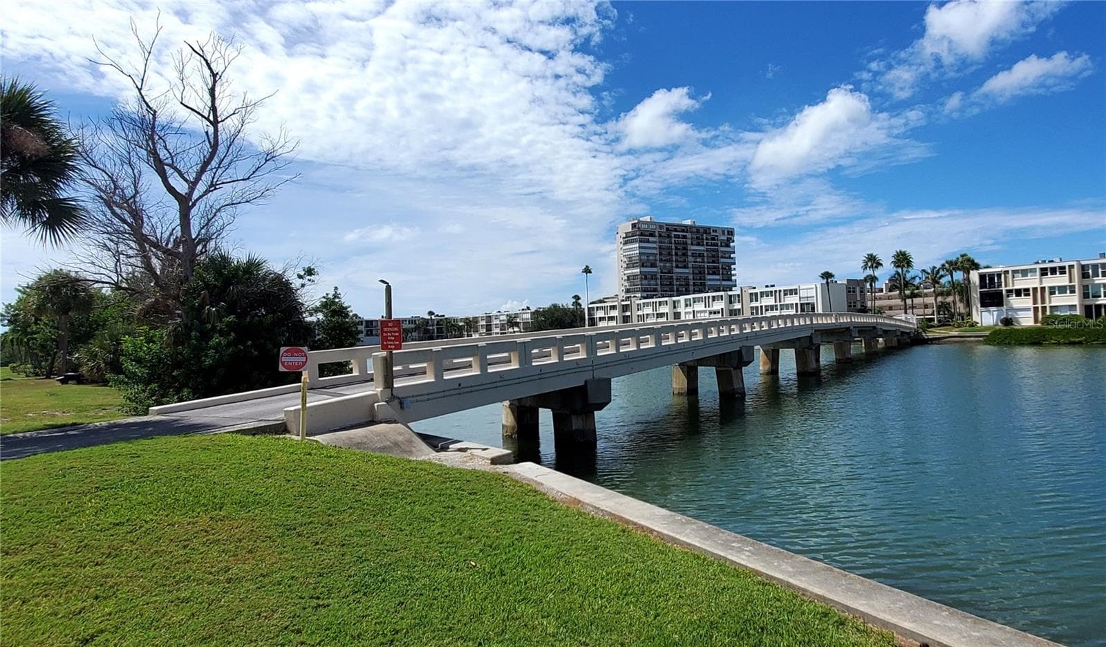 Bay Island's private one-way rear exit bridge to Pasadena Ave - 7300 SUN ISLAND DR S #701, SOUTH PASADENA