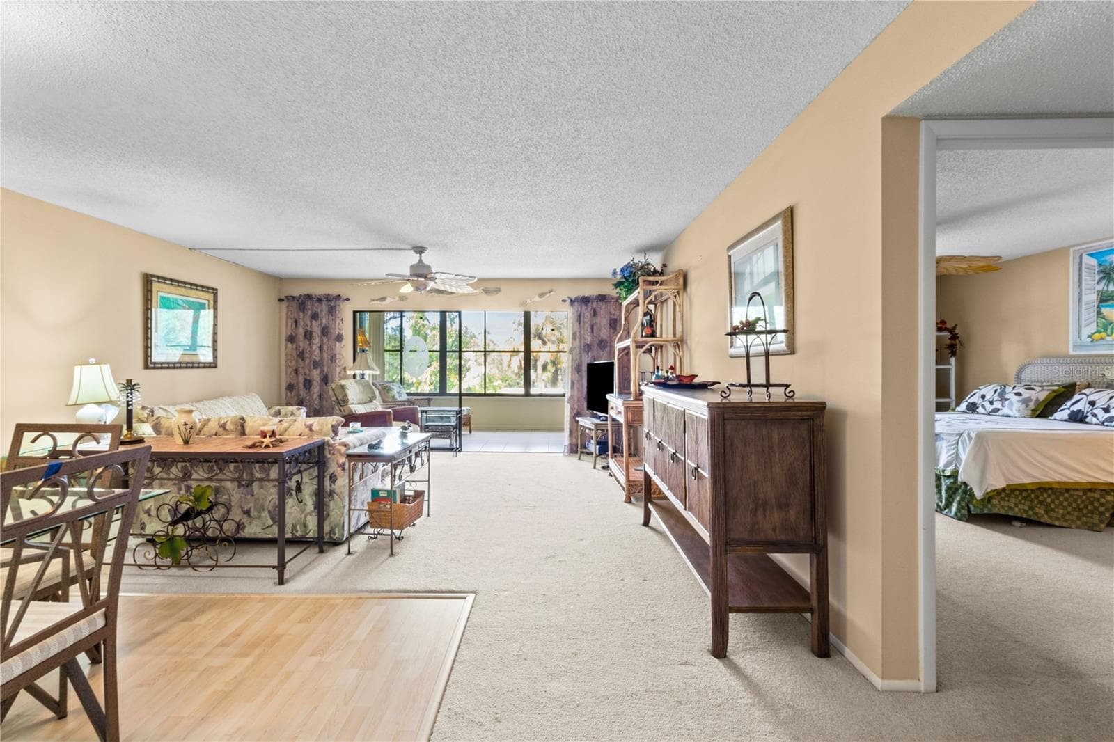 Living Dining ARea - 521 LAKESIDE DR, BRADENTON
